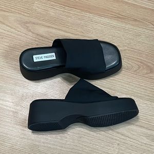 SOLD Steve Madden Slinky 30 black sandals